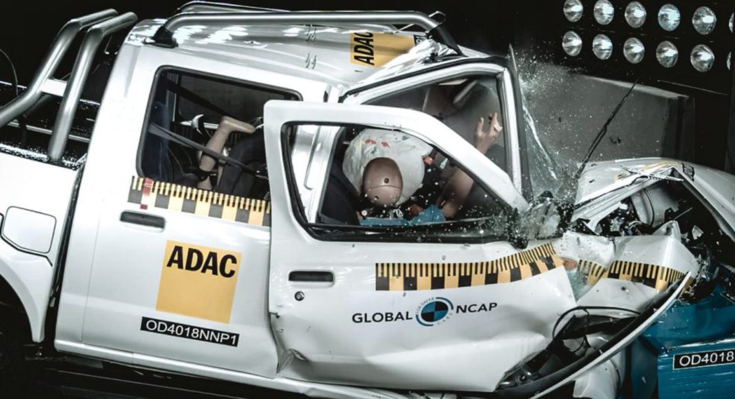 Global NCAP crash test Nissan NP300 Hardbody