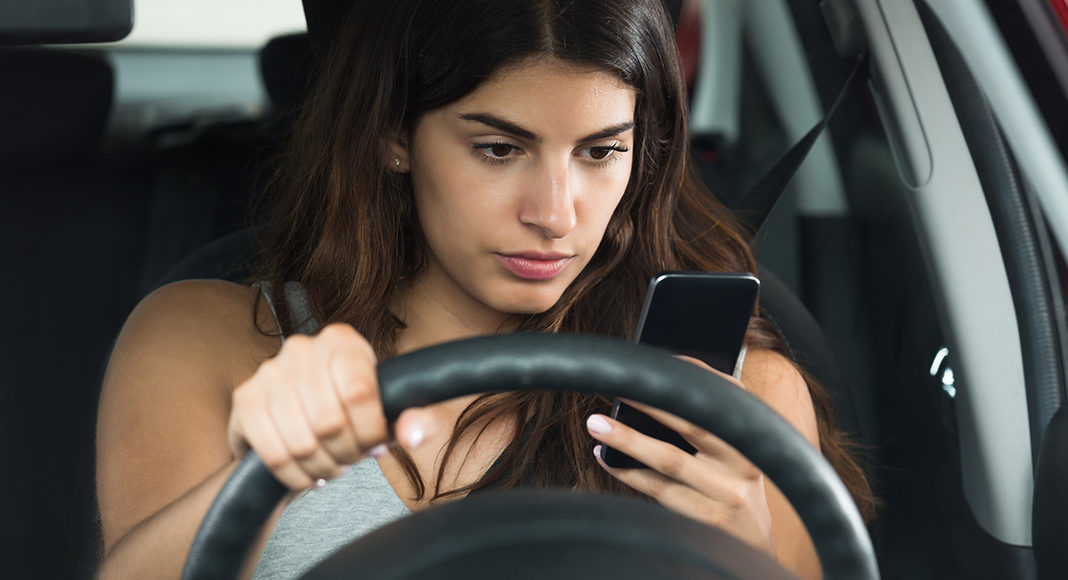 Motorists in Minnesota can no longer hold a phone in their hand while driving. The hands-free cell phone bill became law in the State this month in a bid to reduce fatalities and injuries on Minnesota roads.
