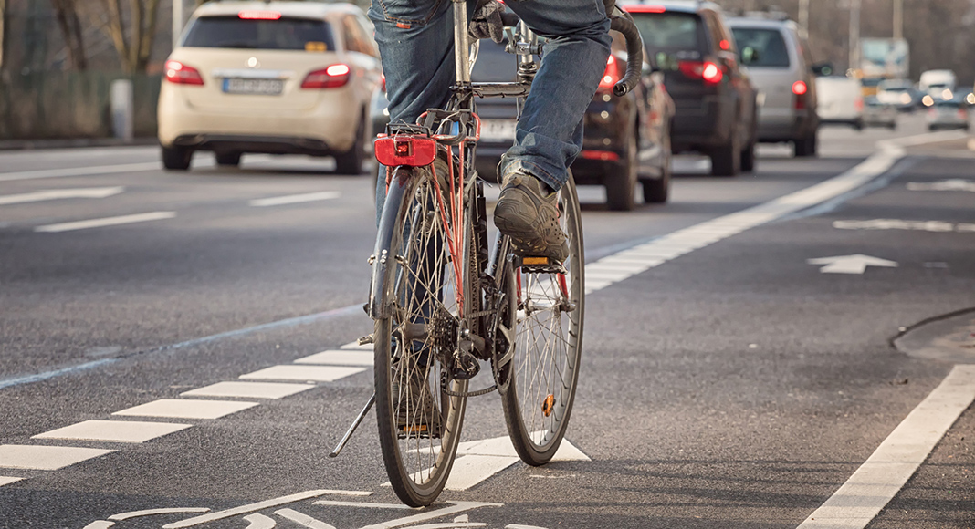 Mandatory minimum passing distances for motorists passing cyclists has come into effect in Victoria, Australia. The updated rule, which came into force on 26 April 2021, makes it mandatory for motorists to give riders at least a one metre clearance when overtaking on roads up to 60km/h, and 1.5 metres on roads with speed limits above 60km/h.