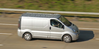 From 21 May 2022, operators or users of vans or other light goods vehicles over 2.5 tonnes and up to 3.5 tonnes in weight will need a standard international goods vehicle operator licence to transport goods in the EU, Iceland, Liechtenstein, Norway, and Switzerland.