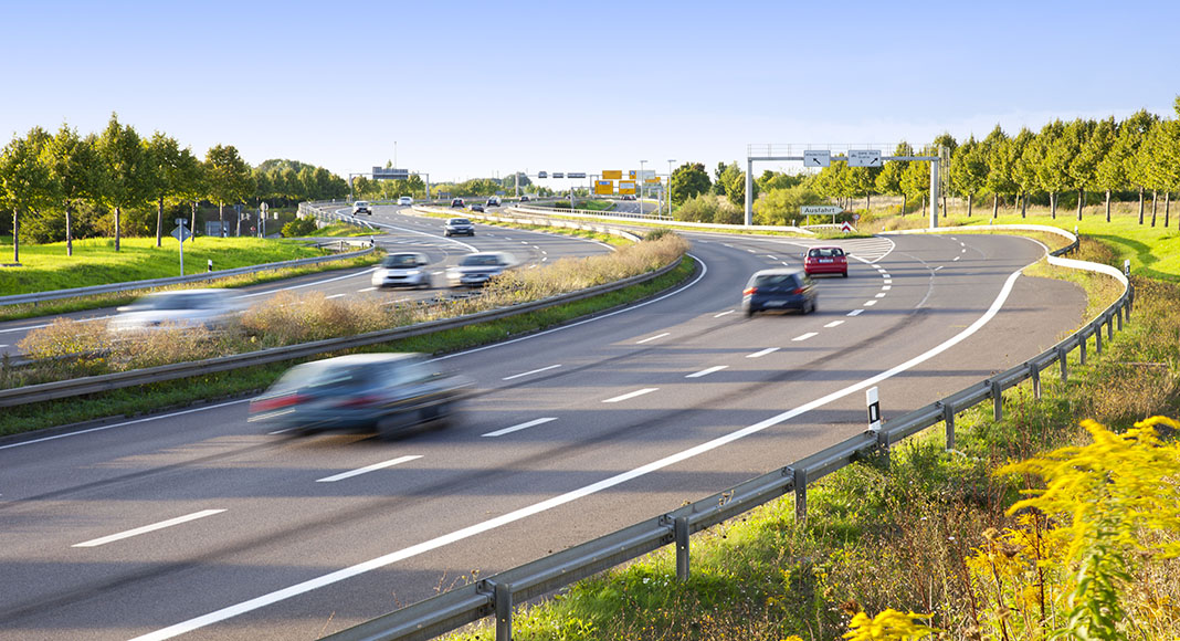An estimated 19,800 people were killed in road crashes in the EU last year, a rise of 1,000 deaths from 2020, according to new preliminary figures from the European Commission. However, the figure still represents almost 3,000 fewer deaths compared to the pre-pandemic period in 2019.