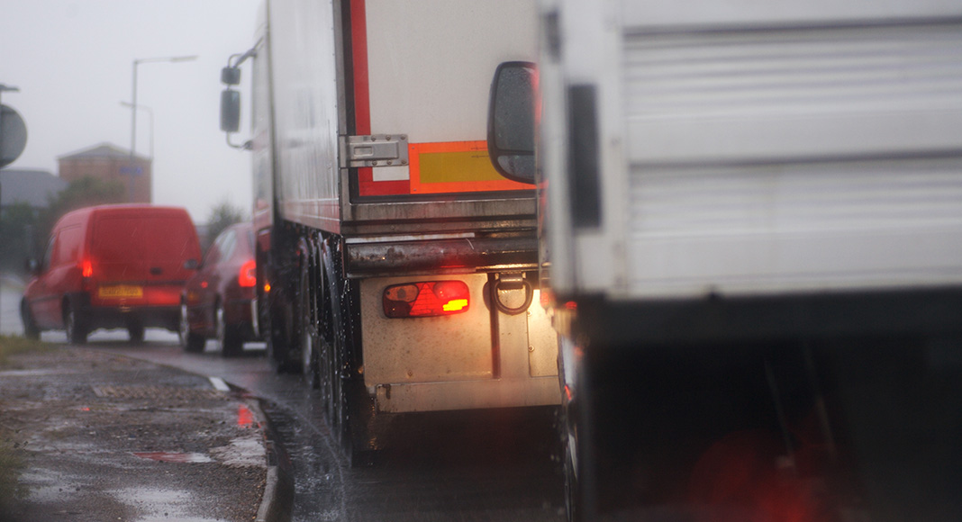 A Notice of Proposed Rulemaking (NPRM) that would require heavy vehicles to have automatic emergency braking (AEB) has been announced. The proposal has come from the US Department of Transportation’s National Highway Traffic Safety Administration (NHTSA) and Federal Motor Carrier Safety Administration (FMCSA) in a bid to mitigate the frequency and severity of rear-end crashes.