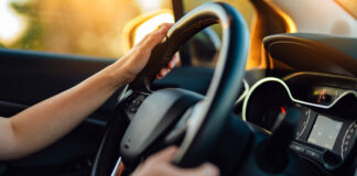 Safe driving habits boosted by insurance plans that base rates on driving behavior Popular insurance programs offering discounts for driving safely can reduce risky behaviors like speeding and hard braking, new research has revealed.
